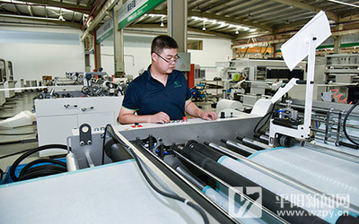 趕制訂單忙生產